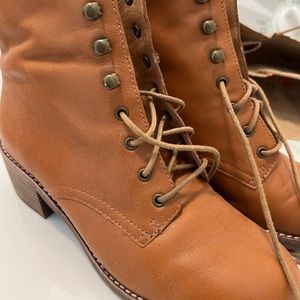 Madewell leather lace up boots. Barely worn. Originally $228. Great quality